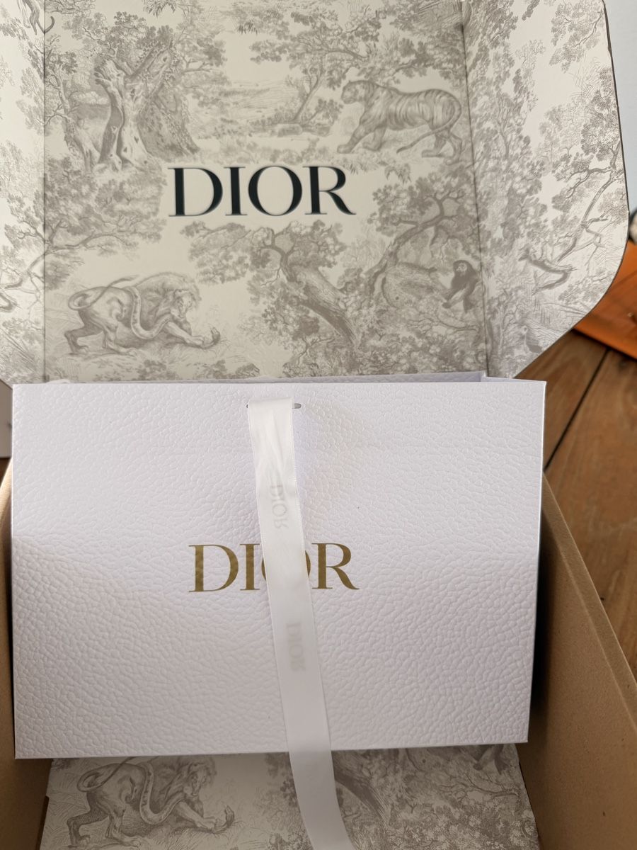 Dior Custodie per cosmetici: Dior Kosmetiktasche rot mit Make-up Set – Nuovo (secondo la descrizione) da Adligenswil venduto da mypremium-shop 2