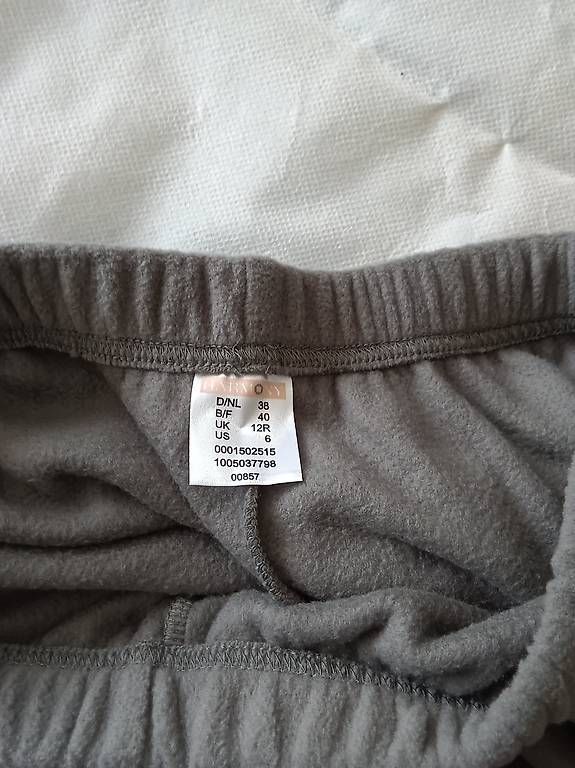 Pantaloni: "Pantalon" d'intérieir – Usato da Yverdon venduto da Nany6 2