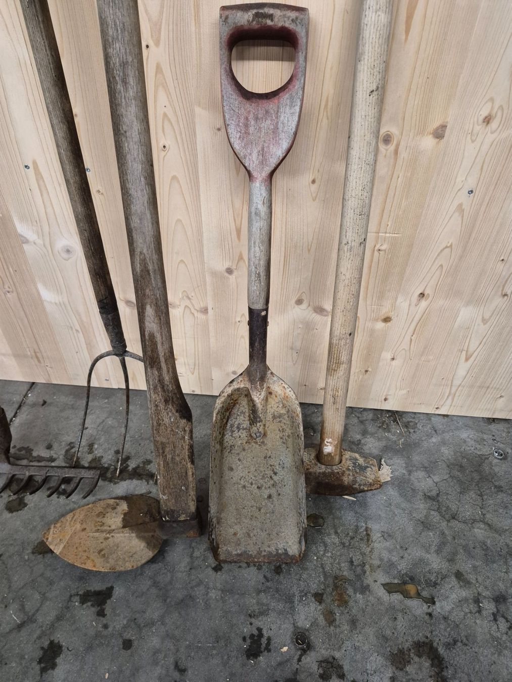 Tutti gli attrezzi: 061 Diverses Gartenwerkzeug – Usato da Derendingen venduto da Meisterstuecke 1