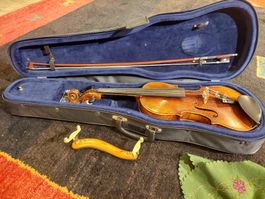 schön klingende Violine, Bogen und Kasten in gutem Zustand 