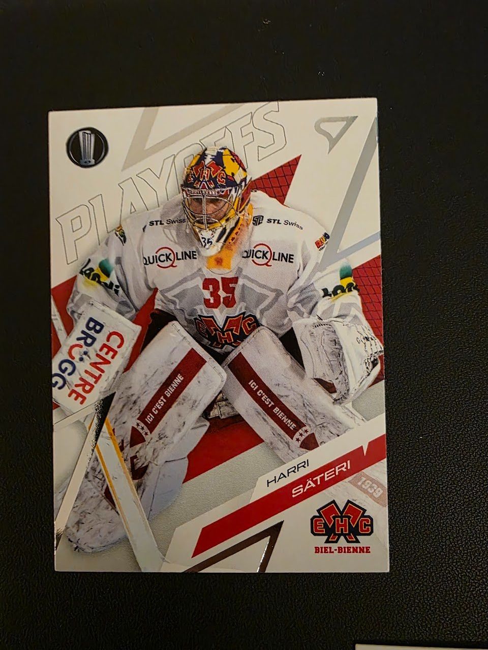 Sportzoo Carte collezionabili: 2025/26 EHC Biel Harri Säteri Playoffs – Usato da Bauma venduto da Yotanke