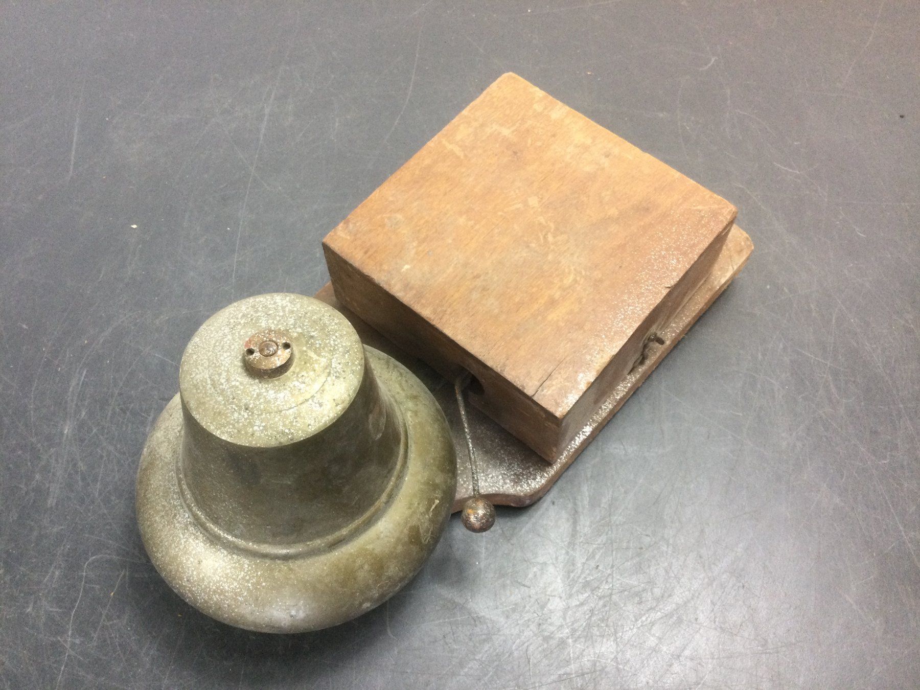 Attrezzi da lavoro: Antike Haustür Glocke Niedervolt – Usato da Wangen SZ venduto da kuriosum12 2