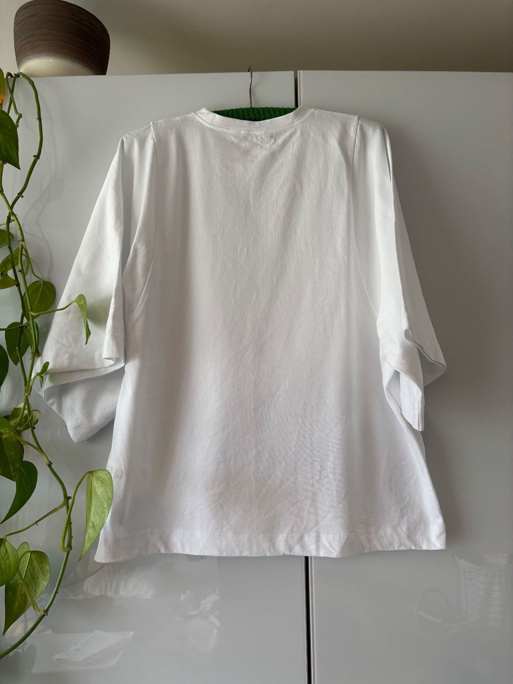 Zara T-Shirts: ZARA weisses Shirt mit Statement Ärmeln Gr. M – Gebraucht aus Zürich von missmodernage 3