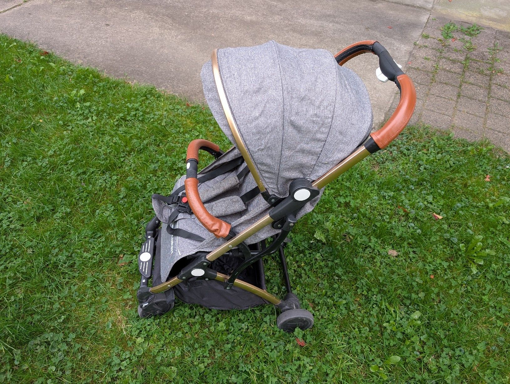 Carrozzine: sonarin lightweight stroller – Usato da Zürich venduto da cos_j57v