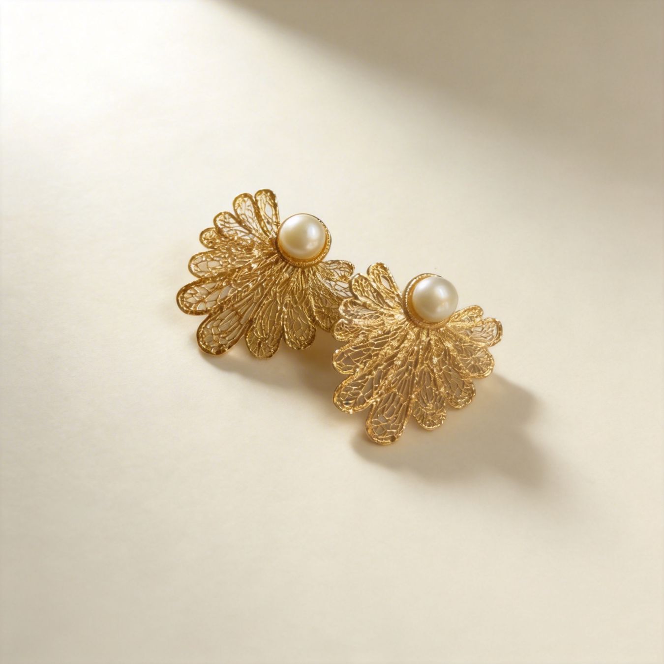 Orecchini pendenti & Orecchini a lobo: Boucles d’oreilles éventail doré – Nuovo e nell'imballaggio originale da St-Maurice venduto da Sandrinette123 2