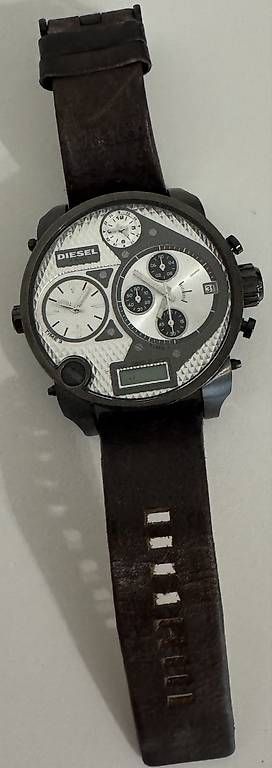 Bracelets: Diesel Armbanduhr gross – D'occasion à Volketswil par IT-Mac