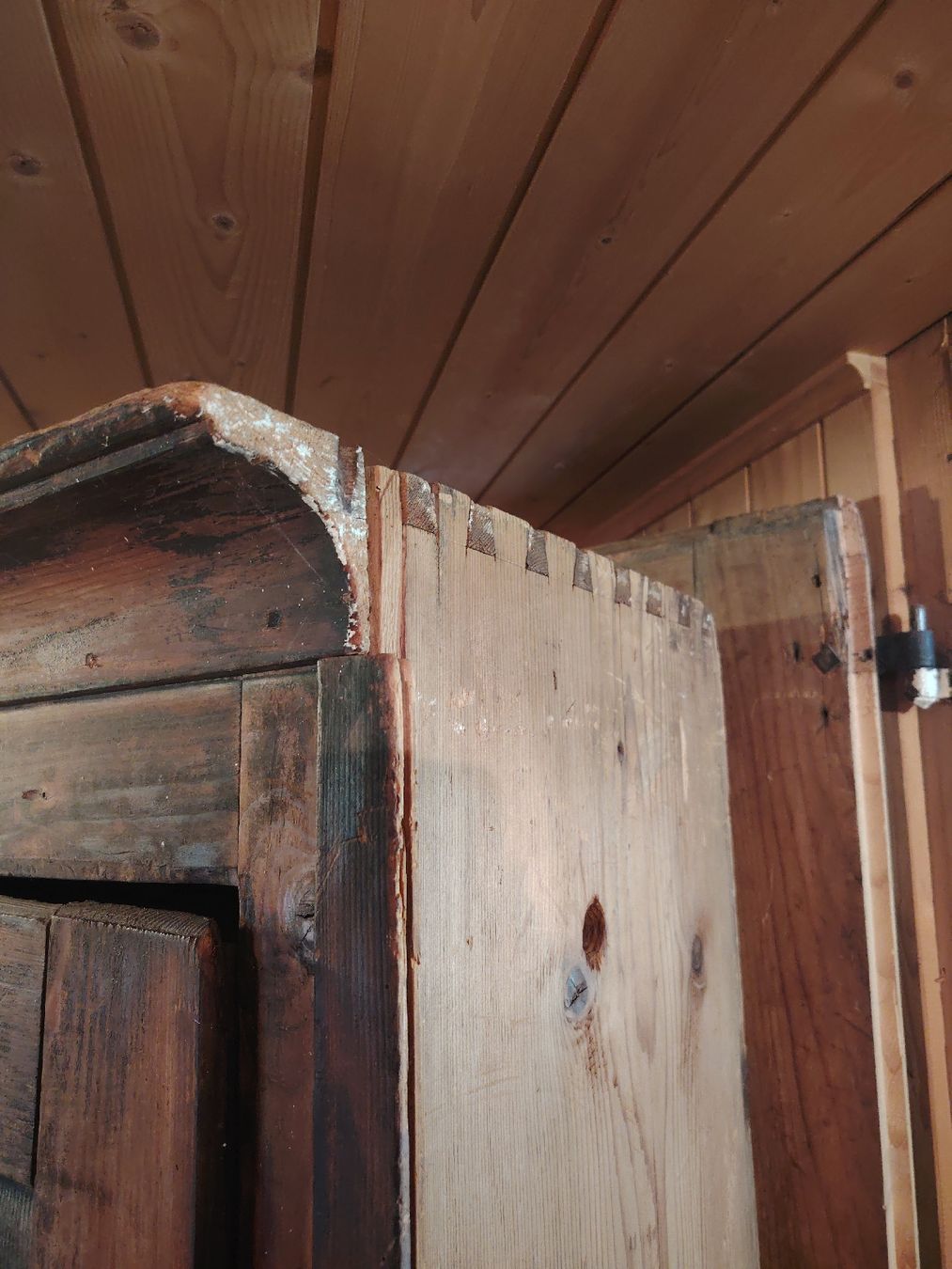 Armadi: Antiker Schrank mit Bemalung gebraucht – Usato da Matzingen venduto da sel_h9dl 2