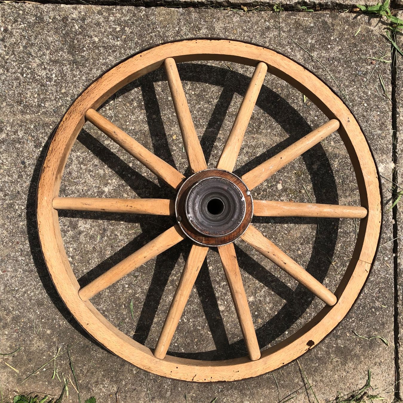 Tutte le decorazioni: 3er Set Vintage Wagenräder – Usato da Zürich venduto da swinguin 5