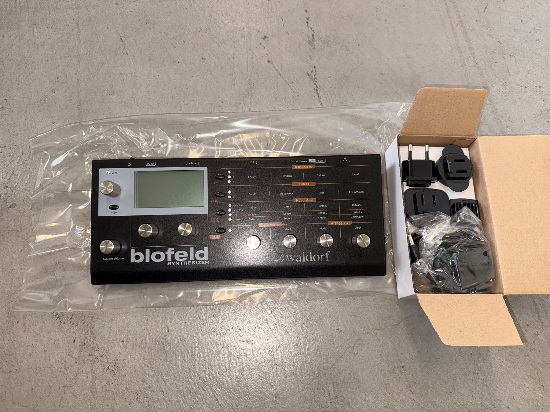 Waldorf Strumenti musicali: Waldorf Blofeld Desktop Synthesizer Black – Nuovo (secondo la descrizione) da Reinach BL venduto da AninaFinds 1