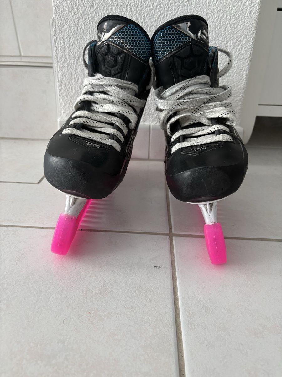 Pattini da ghiaccio: True Catalyst 7x4 Goalie Schlittschuhe – Usato da Kloten venduto da AR84 1
