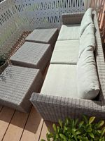 Rattan Lounge Sofa mit drei Hockern grau guter Zustand