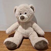 Süsser, grosser Teddybär sucht neues Zuhause für Kuscheln!