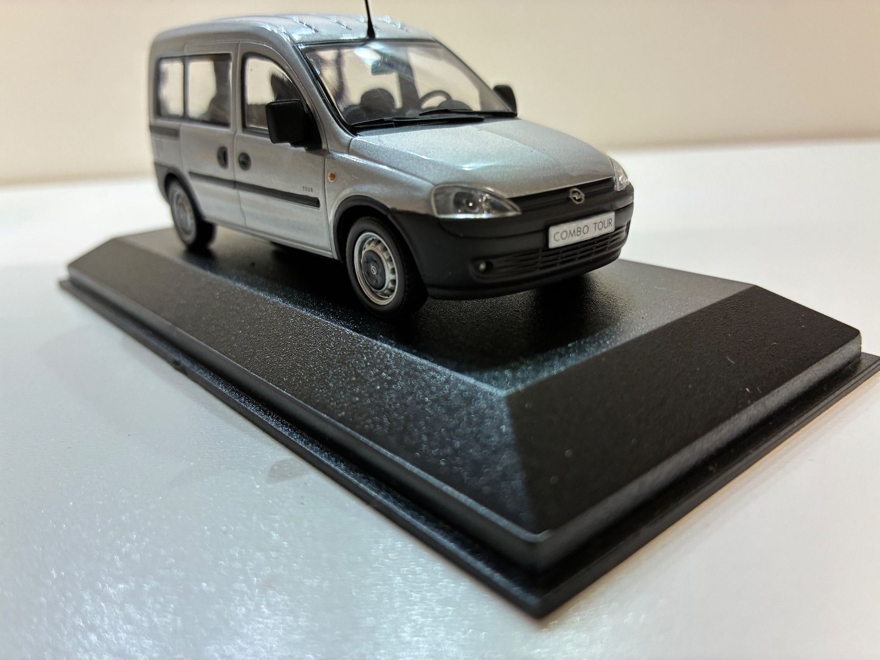 Minichamps Modellautos: Modellauto Opel Combo – Neu und originalverpackt aus Kräiligen von hkk 4