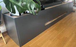 Grosses TV-Möbel mit Schrank & Schubladen