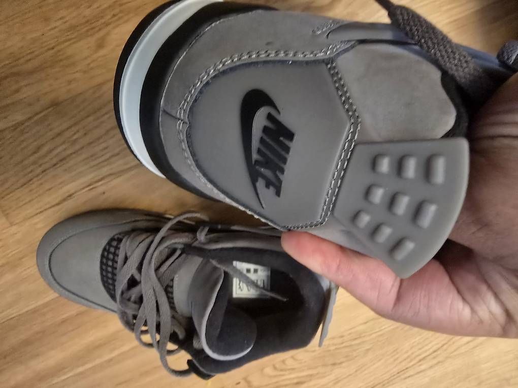 Scarpe per ragazzi: Neue Nike/Jordan Turnschuhe gr.33 – Usato da Therwil venduto da JosefinaV 1