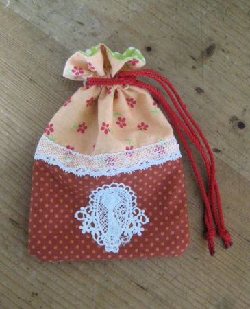 Stoffsäckli Geschenksäckli, Katze aus Spitze, gefüttert
