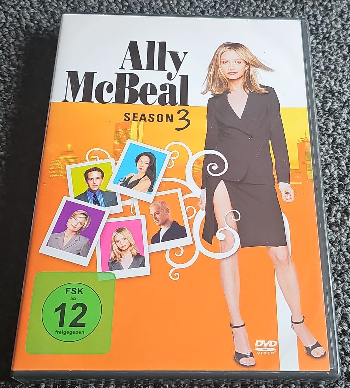Tutti i DVDs: Ally McBeal - Staffel 3  – Usato da Ruswil venduto da jan_bxl5