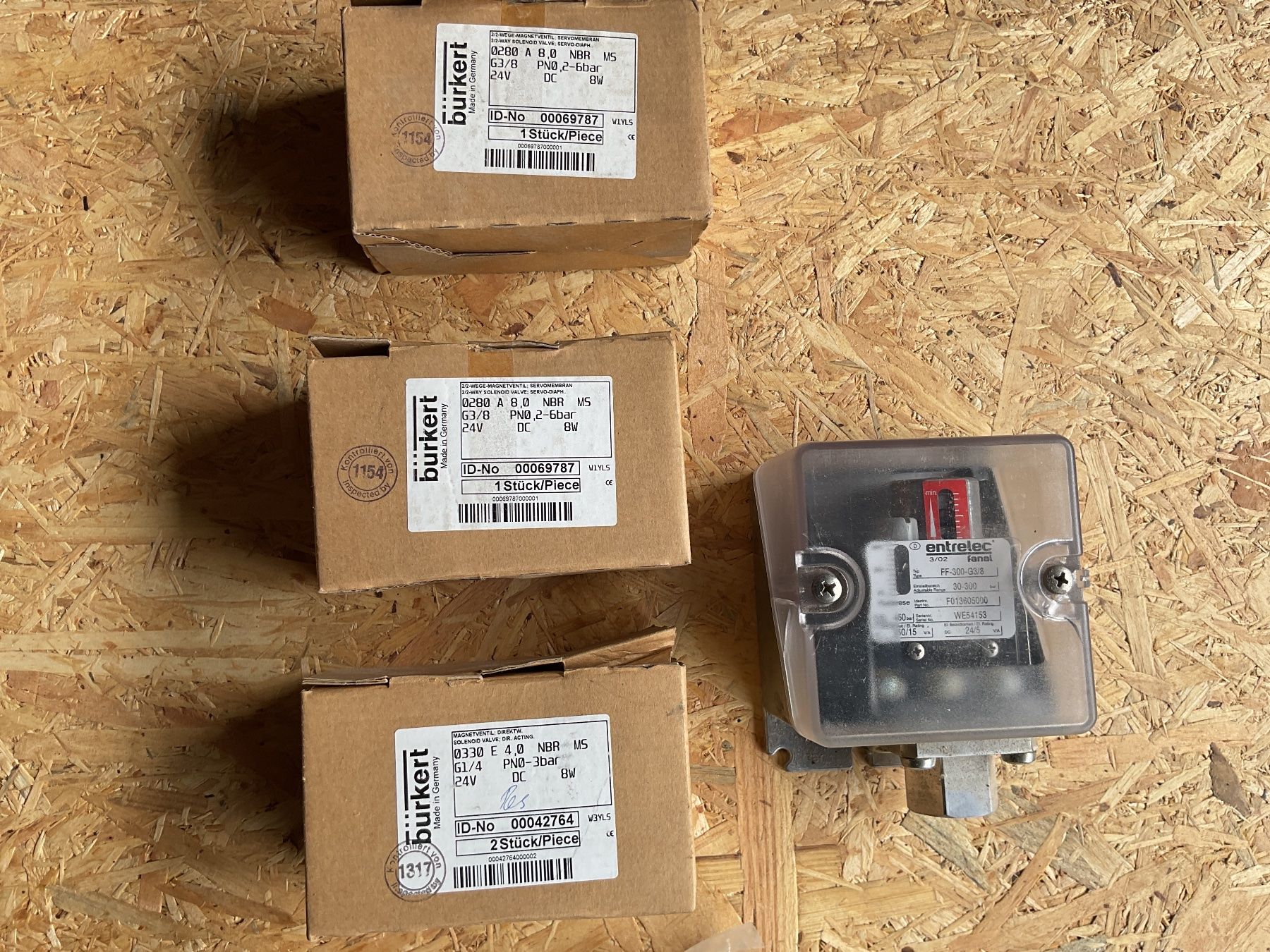 Componenti elettronici: Magnetventile, Druckregler – Nuovo (secondo la descrizione) da Niederwil SG venduto da Melar01 1