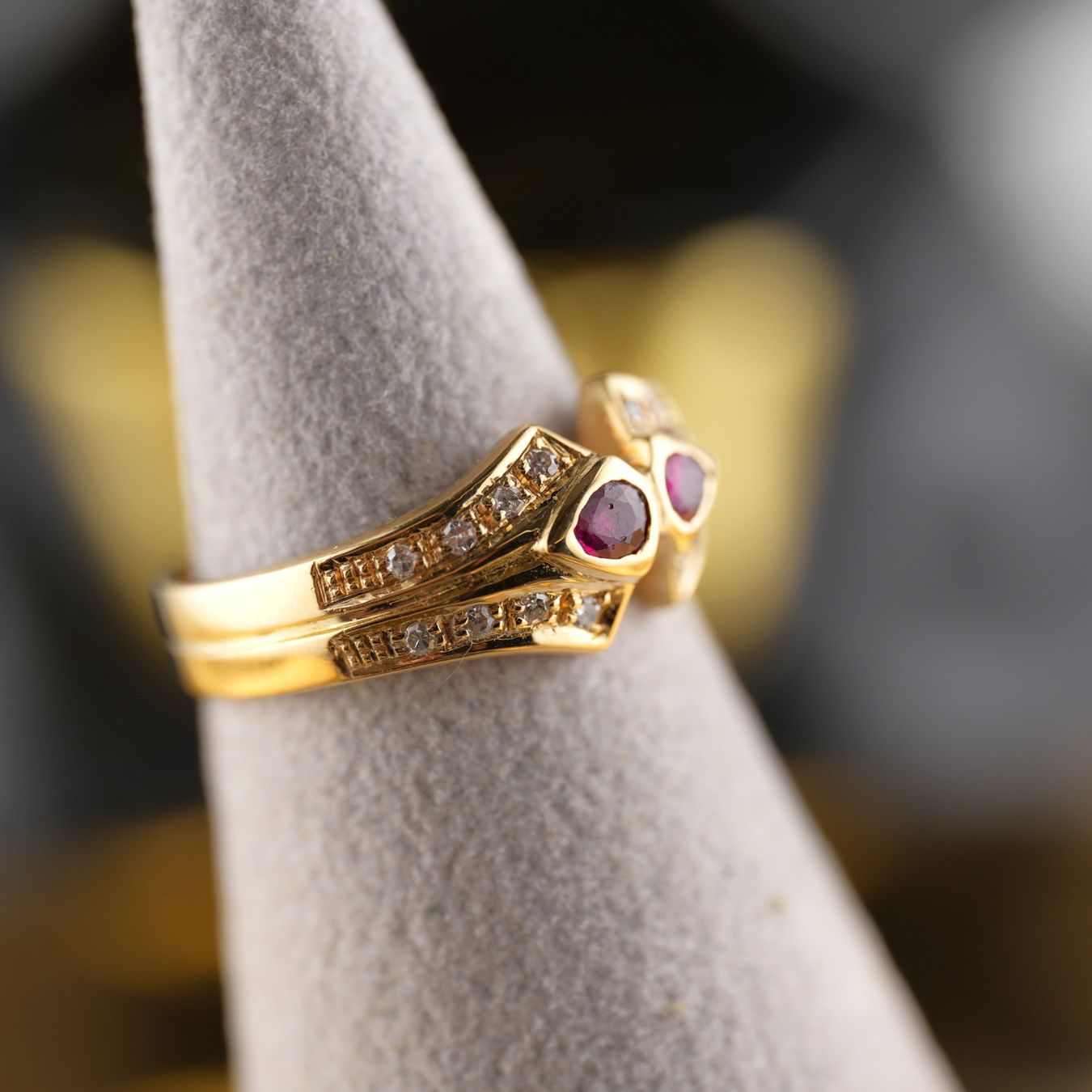 Ringe: Goldring 18K mit Rubin und Diamanten – Gebraucht aus Basel von Vip24 1