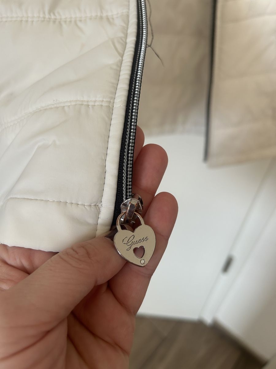 Guess Giacche: Guess White light Padded Jacket - Ladies Size S – Usato da Marin-Epagnier venduto da Kty_1907 3