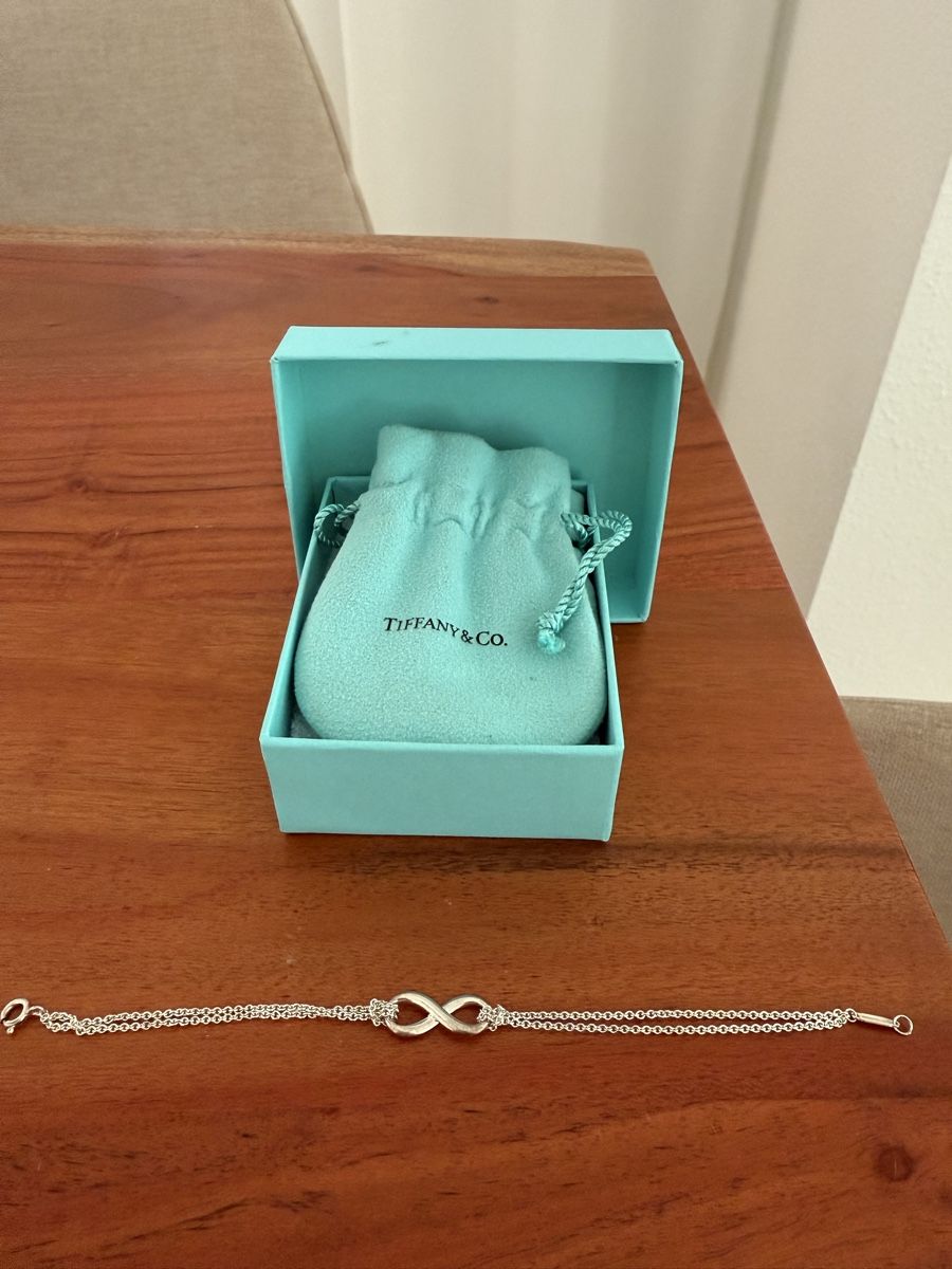 Tiffany & Co. Bracciali & Braccialetti: Tiffany Infinity Armband – Usato da Dietlikon venduto da Moncler2010