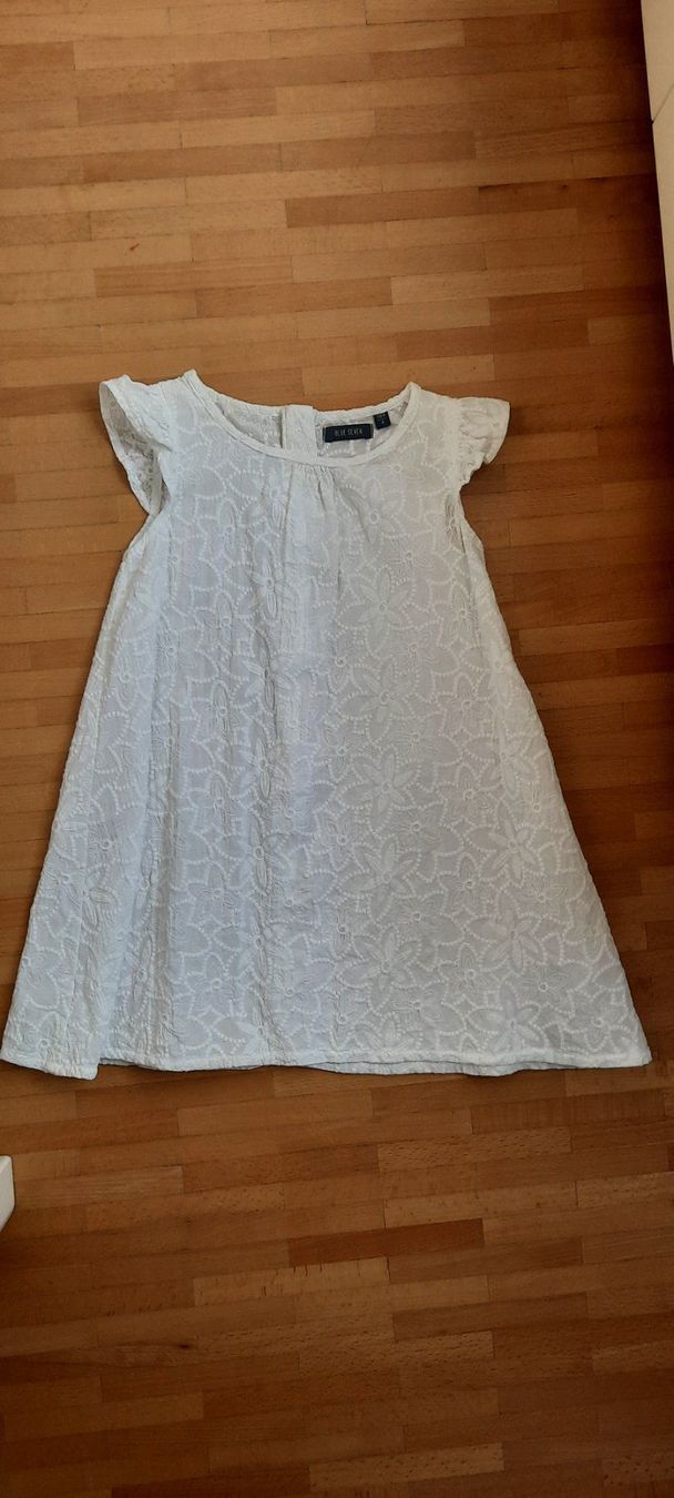 Vestiti & Gonne: Weisses Röckli / Kleid Grösse 104 – Usato da Staufen venduto da suzykathmandu