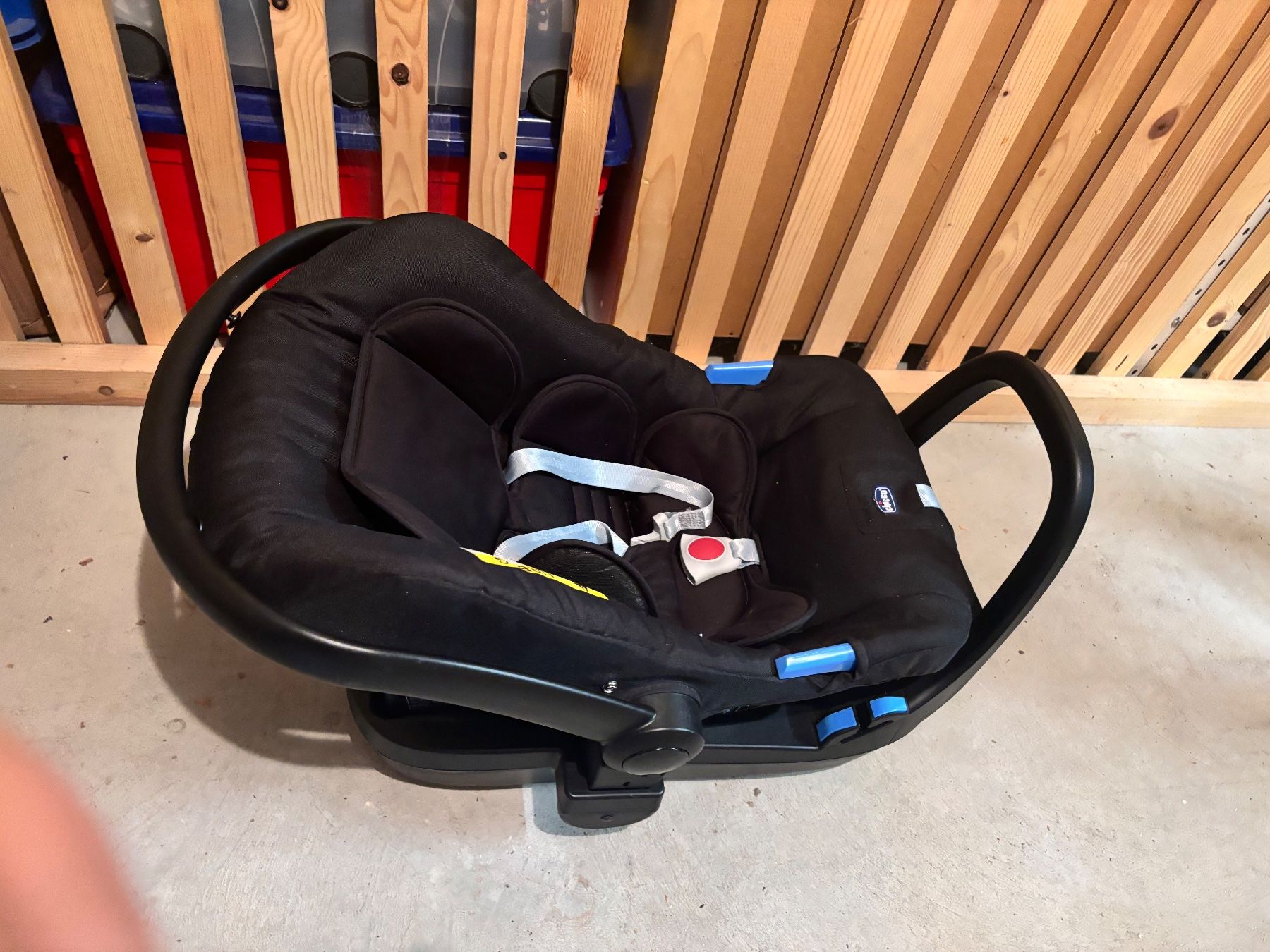 Chicco Seggiolini per auto: Babysitz Kaily mit base – Usato da Herbligen venduto da lar_8dhv 2