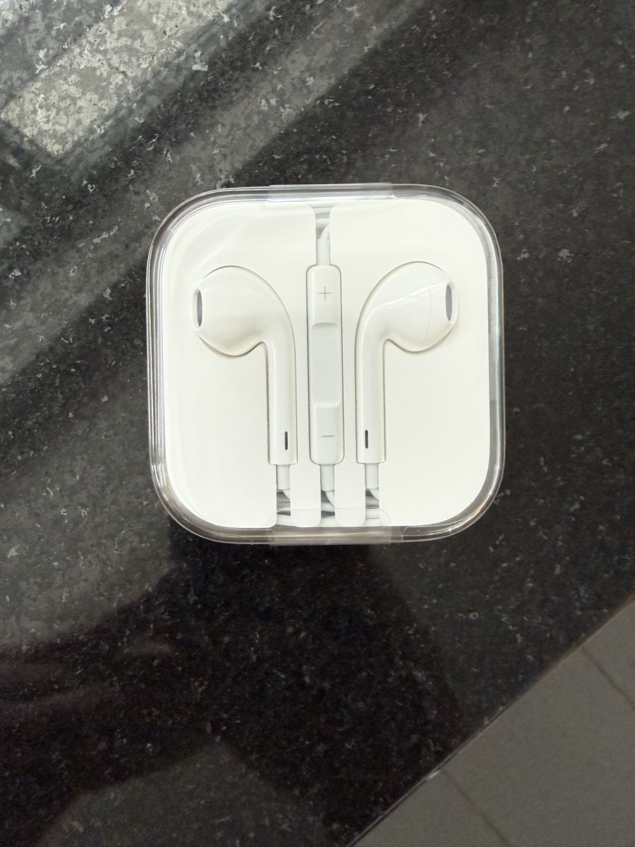 Apple Cuffie: iPhone 6s EarPods mit Lightning Anschluss Neu – Nuovo e nell'imballaggio originale da Jona venduto da Miele_2025