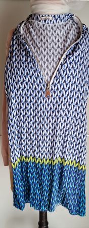 Sommerliches Kapuzenshirt mit Reissverschluss, Grösse S