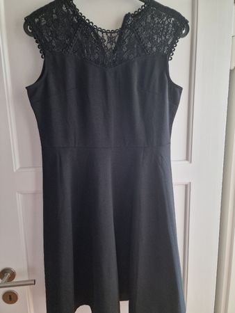 Elegantes schwarzes Kleid mit Spitze Gr. 44