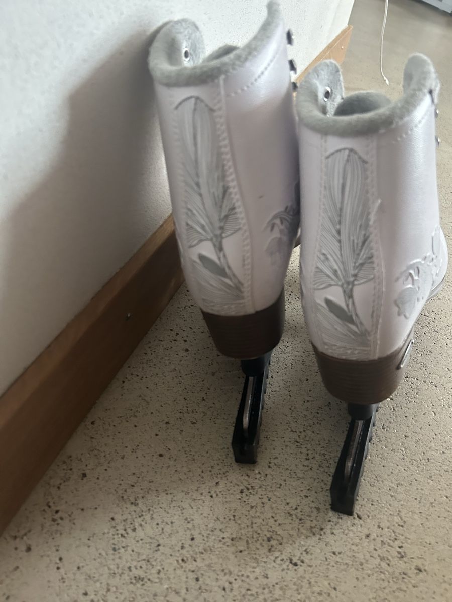 Pattini da ghiaccio: Bladerunner Diva Schlittschuhe  – Usato da Wolfhausen venduto da eil_jc5j 5