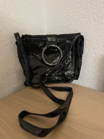 Sac à bandoulière en cuir noir Sequoia avec détails en métal