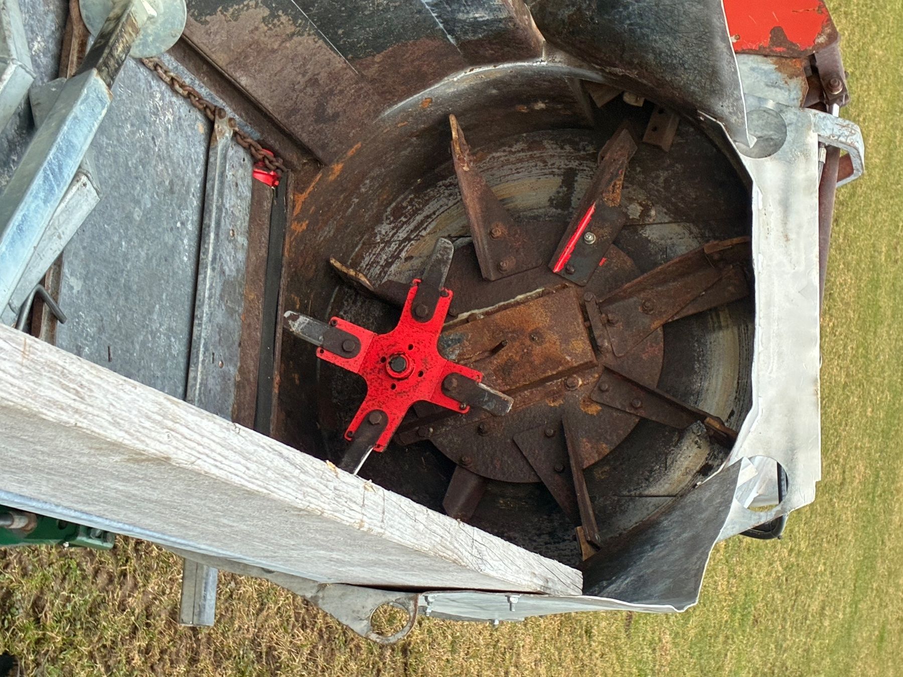 Tutte le macchine: Gafner mistzetter 2m3 zu Aebi Reform oder Schilter/Schiltrac – Usato da Schangnau venduto da UeliK0102 4