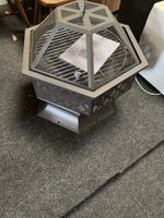 Feuerstelle Metall sechseckig mit Grillrost 