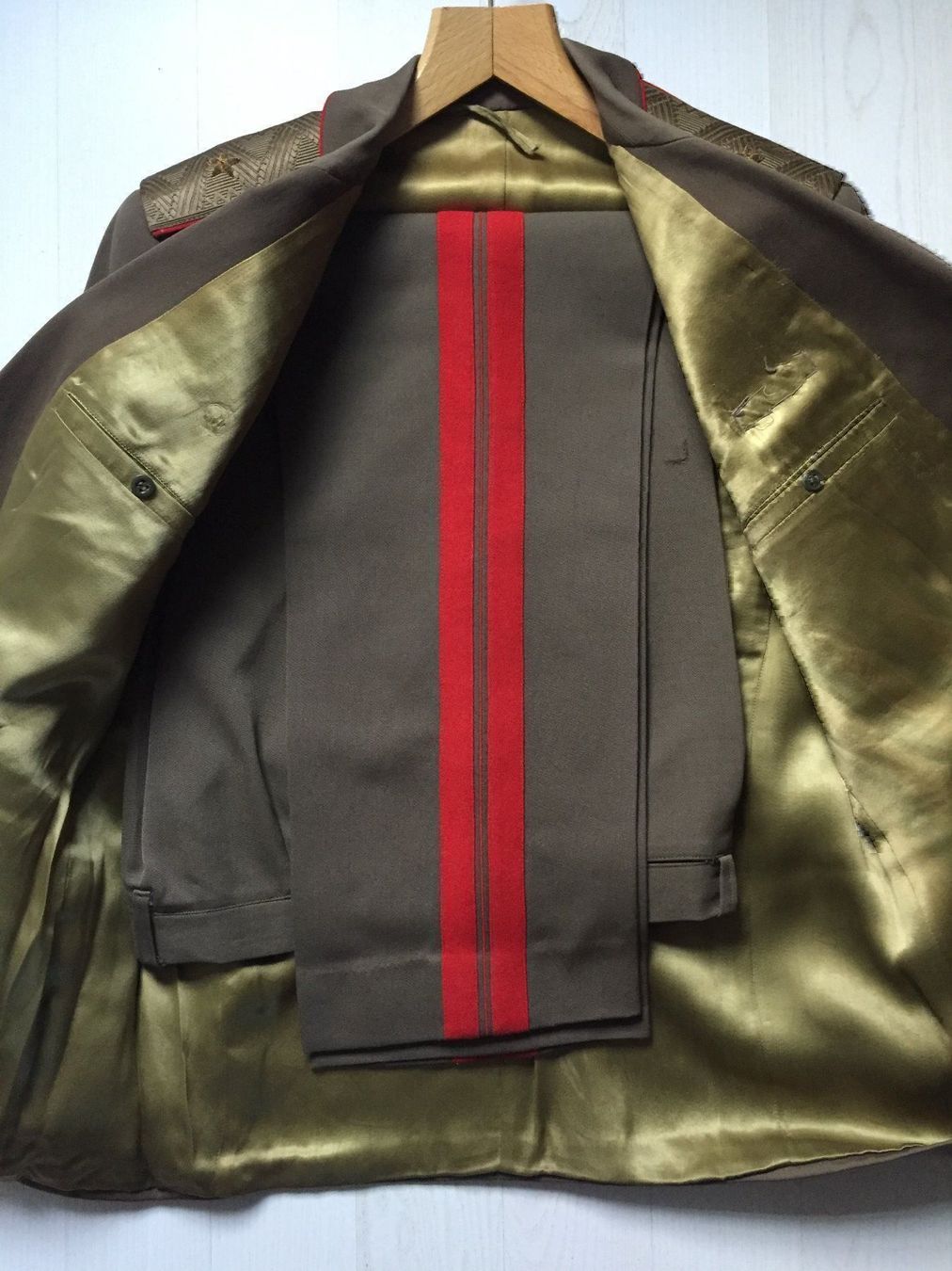 Uniformen: Generalsuniform Rote Armee UdSSR – Gebraucht aus Volketswil von zwitsch33 3