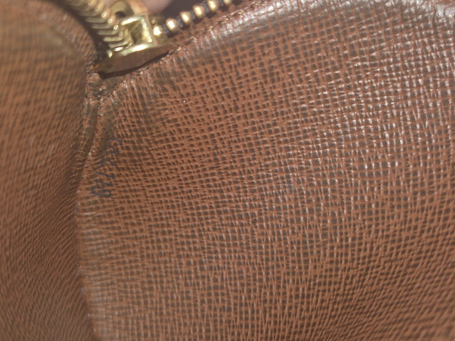 Louis Vuitton Accessori: Louis Vuitton Münzetui – Difettoso da Biel/Bienne venduto da mvfa88 7