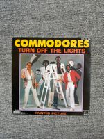 Commodores - Turn Off The Light