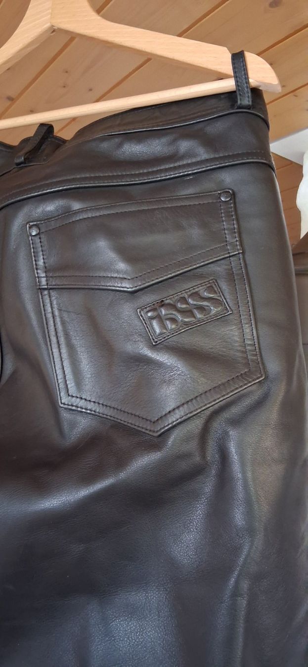 IXS Pantaloni: Lederhose IXS – Usato da Hinterfultigen venduto da Zeisel 2