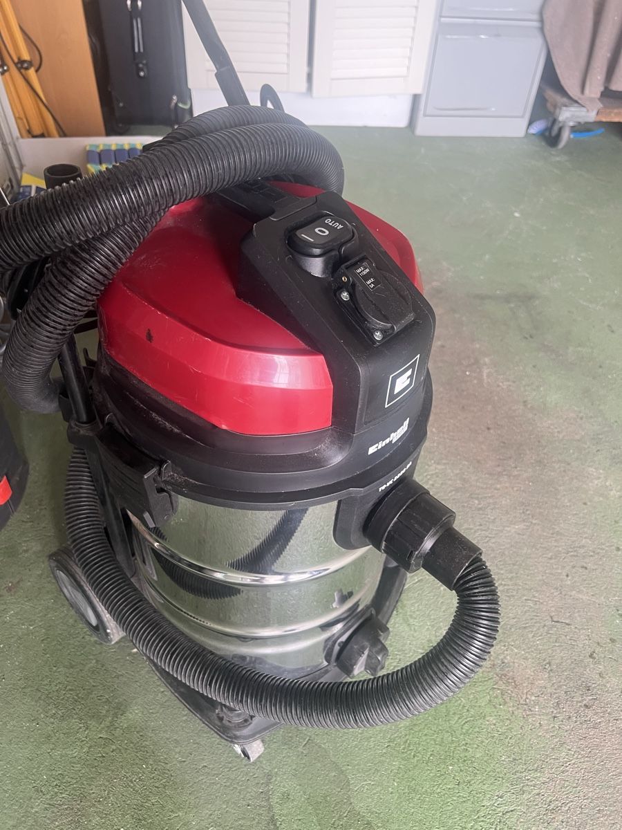 Aspirapolveri & Accessori: Aspiratore Einhell TC-VC 2230 SA con presa automatica – Usato da Rüti ZH venduto da Bello70 1
