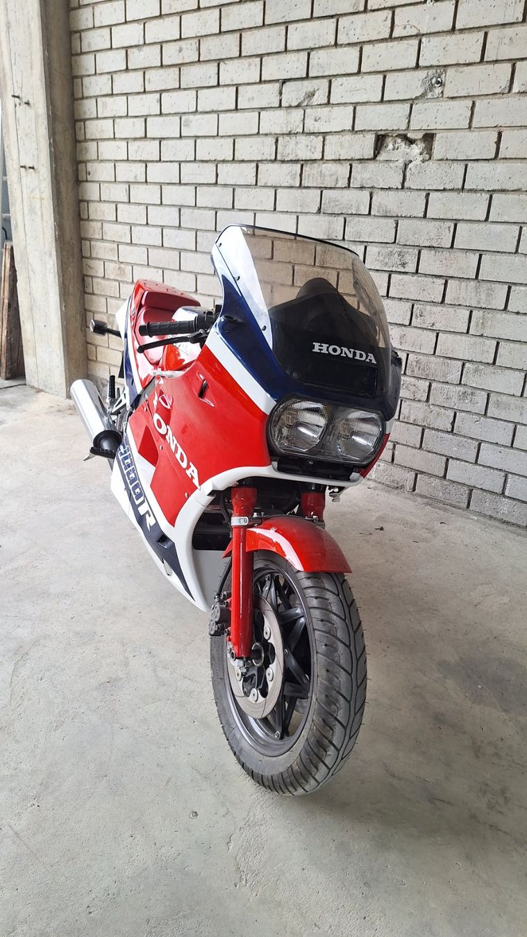 Honda Strasse: Honda VF1000R/E Unfallmaschiene – Defekt aus Zwingen von lahonda11 3