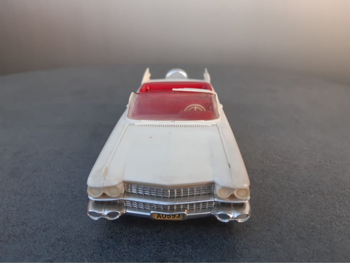 Cadillac Modellini d'auto: Vintage Cadillac Eldorado Convertible Model Car – Usato da Zürich venduto da Nowstalgia 1