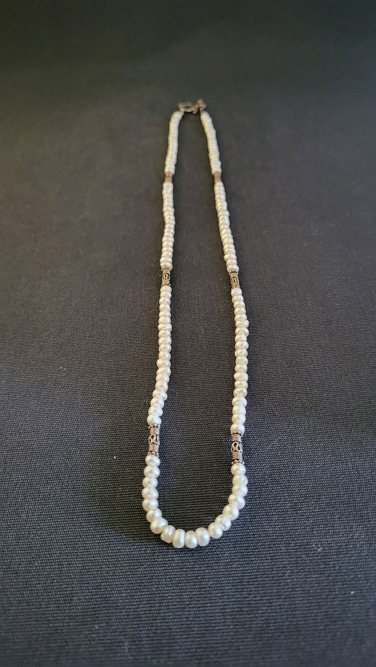 Catenine: Feine Perlenkette mit Silber-Teilen – Usato da Basel venduto da spinne02 3