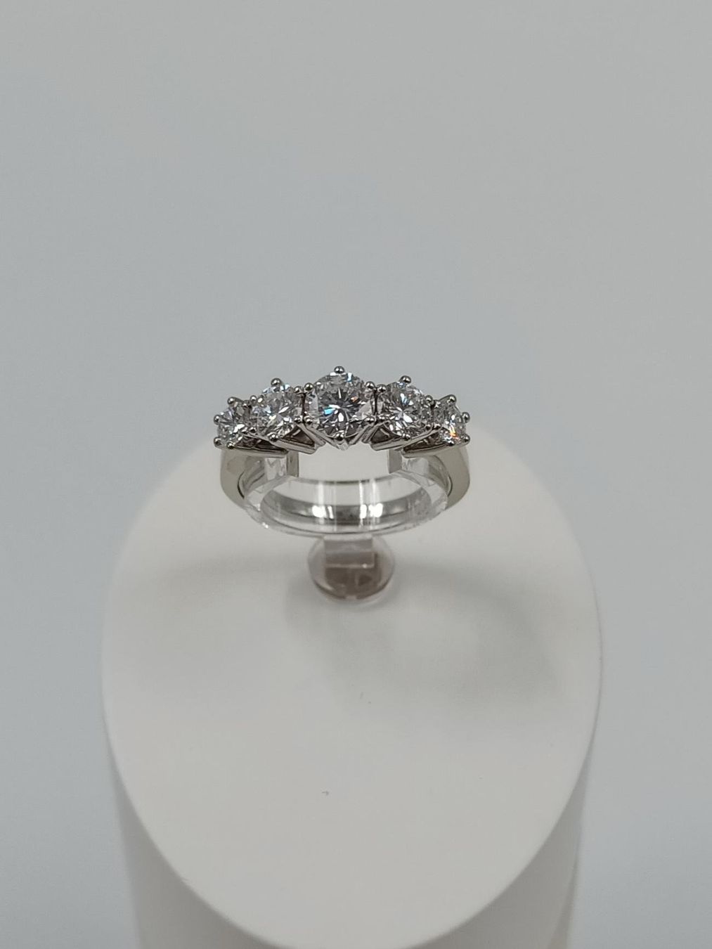 Ringe: FUNKELNDER DIAMANTRING IN 750 WEISSGOLD – Gebraucht aus Luzern von EdiGem