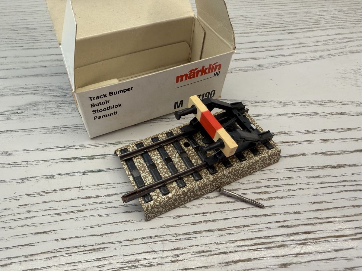 Märklin Modellini di ferrovie: Märklin 7190 Prellbock – Usato da Lupsingen venduto da New-Haven