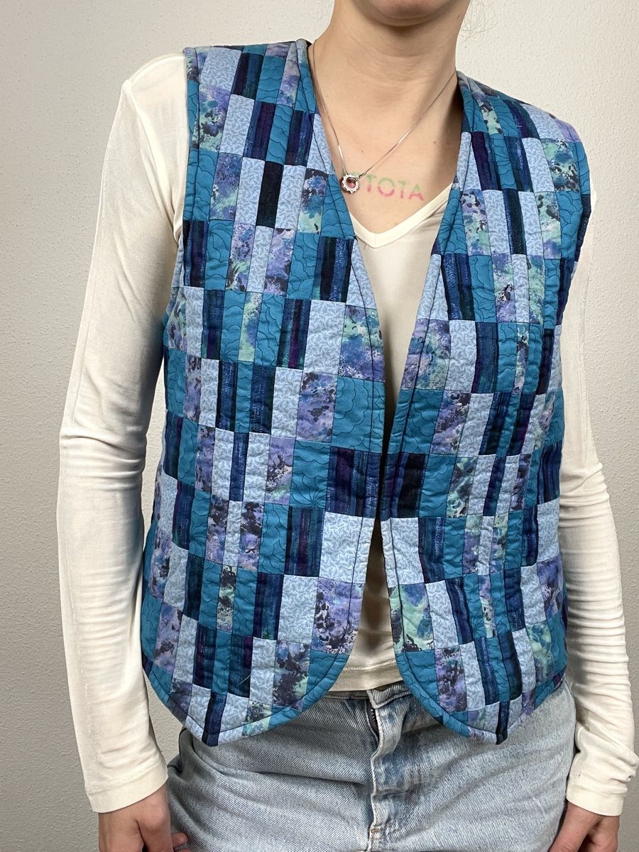 Gilet & Giacche: Vintage blue Patchwork Vest – Usato da Knonau venduto da Grapesvintage 2