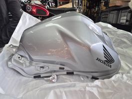 Original Honda Tank – CB 750 Hornet 2025 –Silber, Neu, Delle