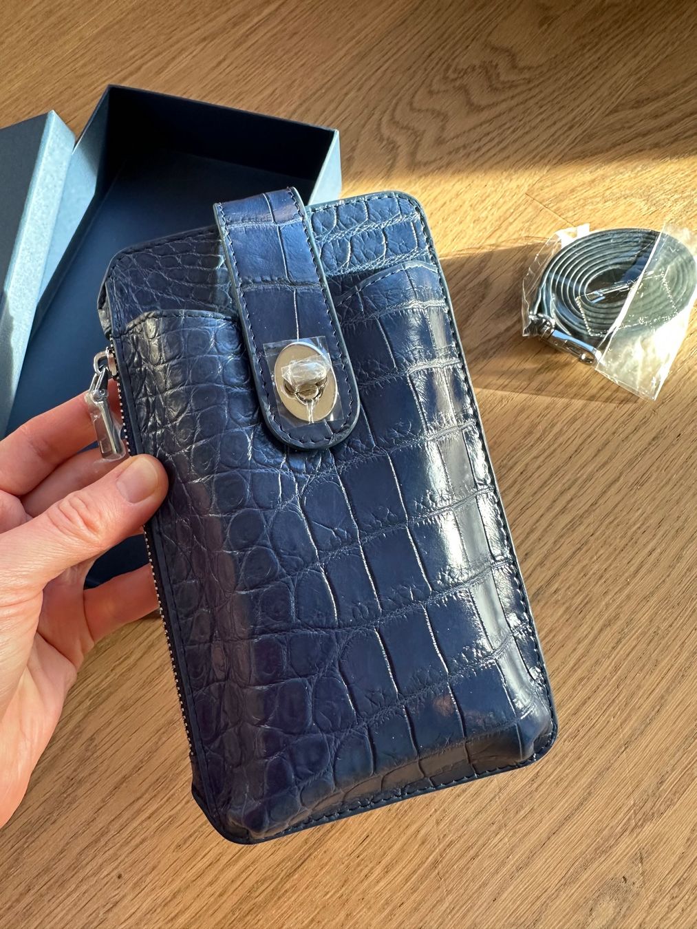 Cover & Protezioni schermo: Leder Handytasche in Kroko-Optik, Neu mit Box – Nuovo e nell'imballaggio originale da Uezwil venduto da Mariannke 1