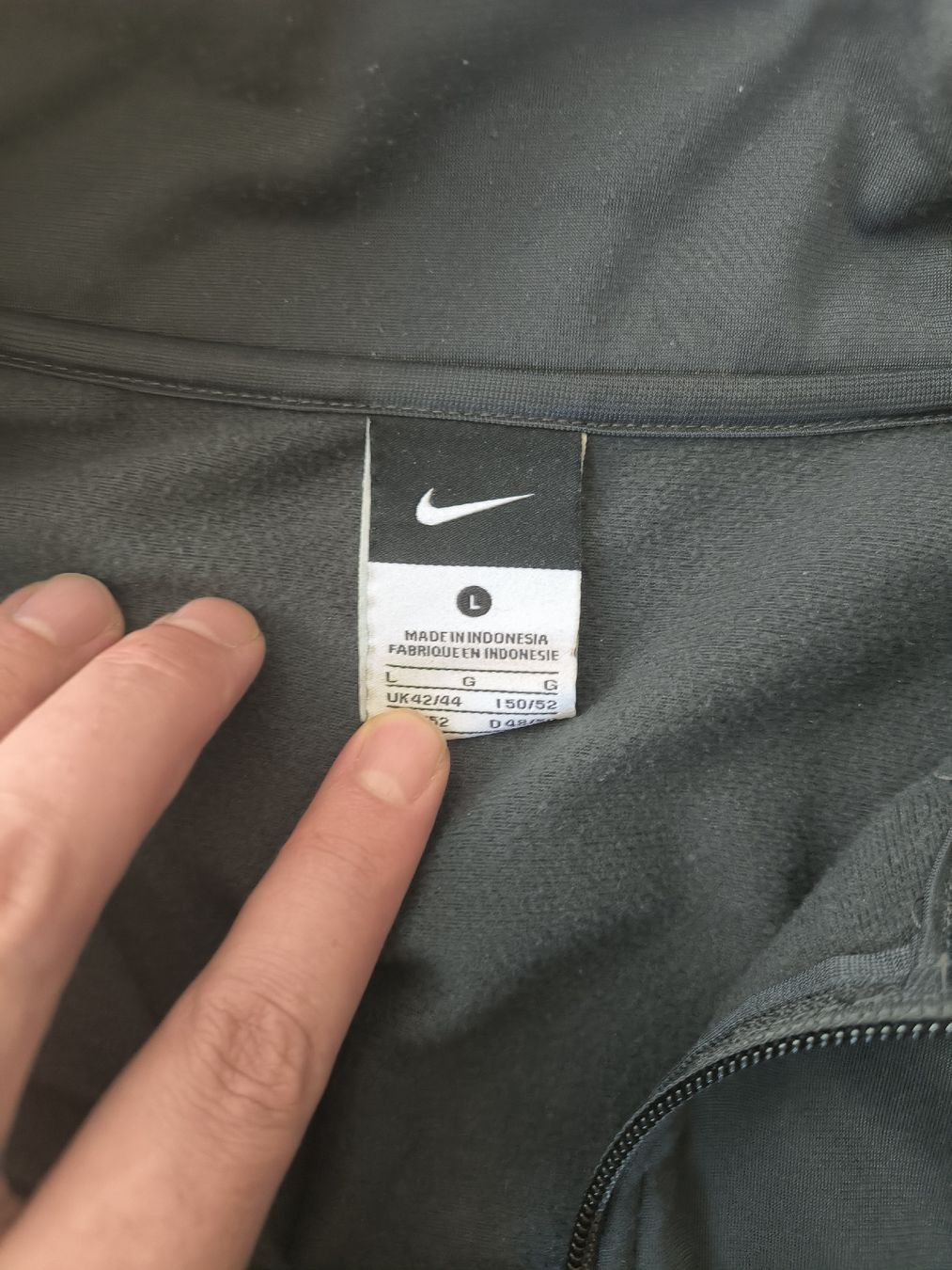 Nike Vestes: NIKE Tracksuit Jacket Size L – D'occasion à Zürich par kev_pbg7 2