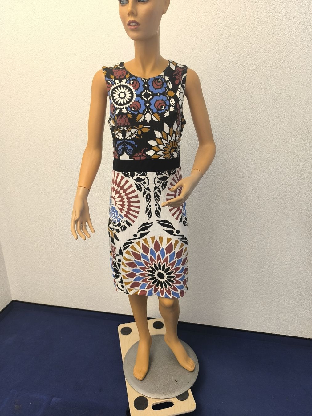 Desigual Vestiti: Etuikleid von Desigual – Usato da Gettnau venduto da Immortal_