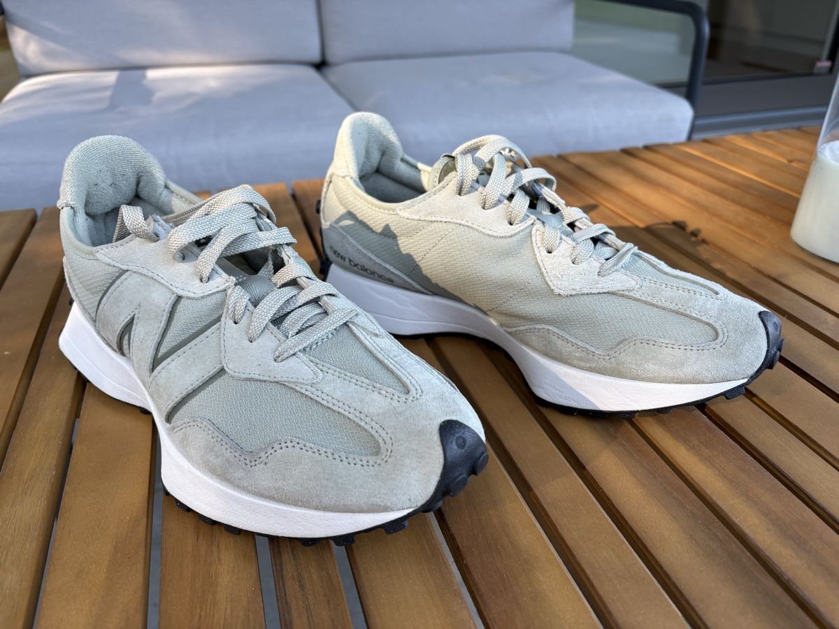 New Balance Scarpe da uomo: New Balance 327 sneakers – Usato da Küttigen venduto da swissholdsy 2